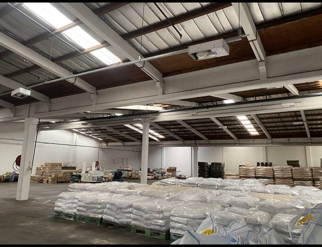 1,391M² WAREHOUSE TO LET IN NEW GERMANY